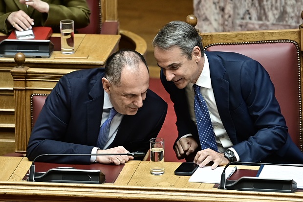 Η διπλωματική ανυπαρξία της κυβέρνησης υπονομεύει τη διεθνή θέση και τα συμφέροντα της χώρας