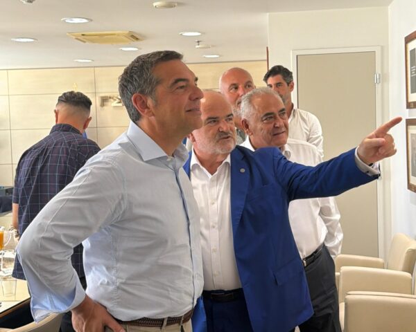 Συνάντηση του προέδρου της ΕΛ.Α.Σ. Αλέξη Τσίπρα με τους εκπροσώπους της ΓΣΕΒΕΕ και του ΕΕΑ