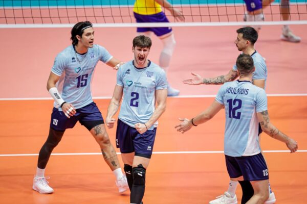 Η Εθνική ομάδα βόλεϊ πανηγυρίζει τη νίκη με 3-1 επί της Σουηδίας στο EuroVolley 2026.