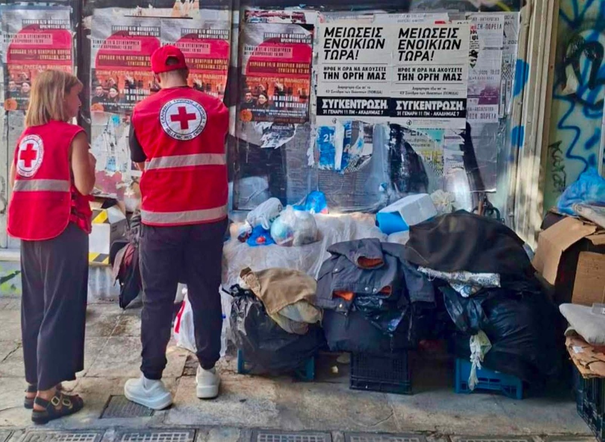 Ο Ελληνικός Ερυθρός Σταυρός υλοποίησε δράση υποστήριξης αστέγων στο ιστορικό κέντρο της Αθήνας και του Πειραιά