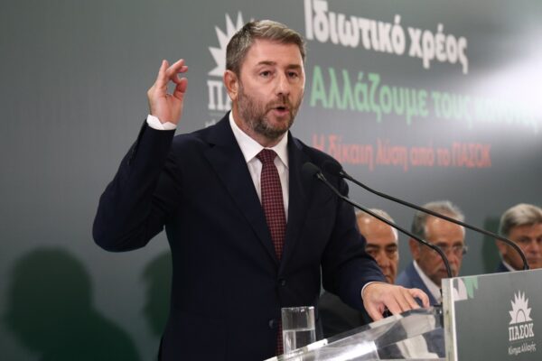 Ο Νίκος Ανδρουλάκης μιλάει σε εκδήλωση του ΠΑΣΟΚ για τις πιέσεις και την αλλαγή των κοινωνικών δεδομένων.