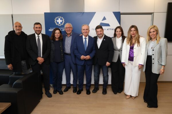 Ο Νίκος Παπαθανάσης στο κέντρο με την ομάδα του έργου για τη διευθέτηση του ρέματος Σαπφούς, ένα σημαντικό αντιπλημμυρικό έργο.